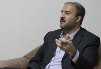 قنبري:احمدی نژاد بايدخاطر ظلمی که به ملت ایران کرد محاكمه شود/مردم 15 سال تاوان ندانم کاری هاي احمدی نژاد را پس خواهند داد/بازگشت احمدی نژاد به عرصه سیاسی یک فاجعه جدی است