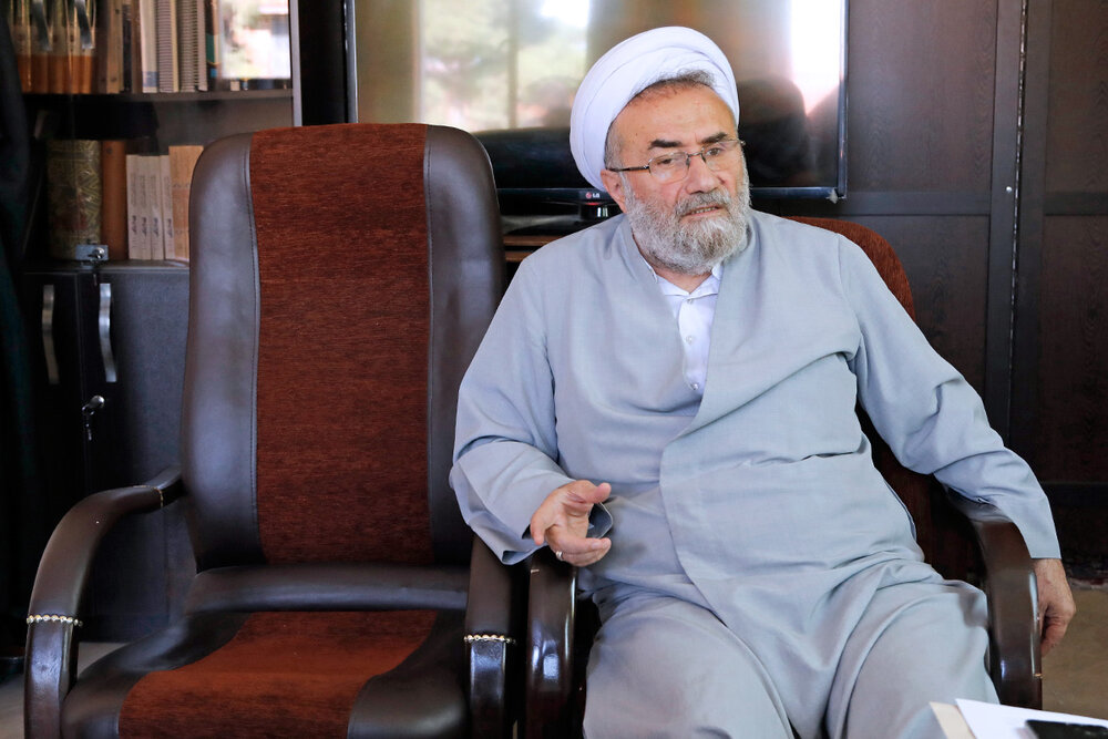 مسیح مهاجری: خطر تکثیر آدم هایی با ویژگی احمدی نژاد کاملا مشهود است مسیح مهاجری: خطر تکثیر آدم هایی با ویژگی احمدی نژاد کاملا مشهود است