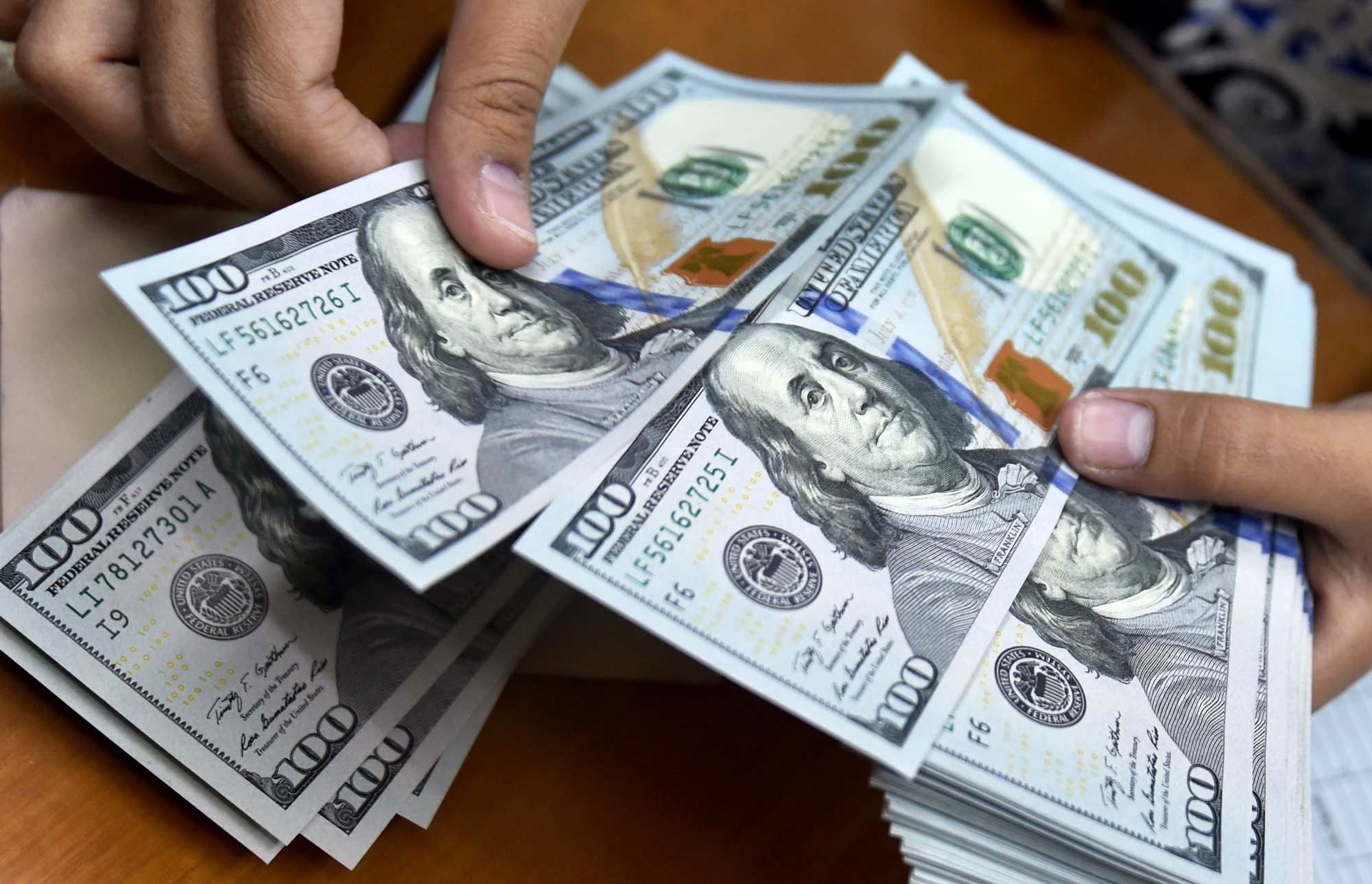 قیمت دلار و قیمت یورو امروز پنجشنبه 23 بهمن ماه