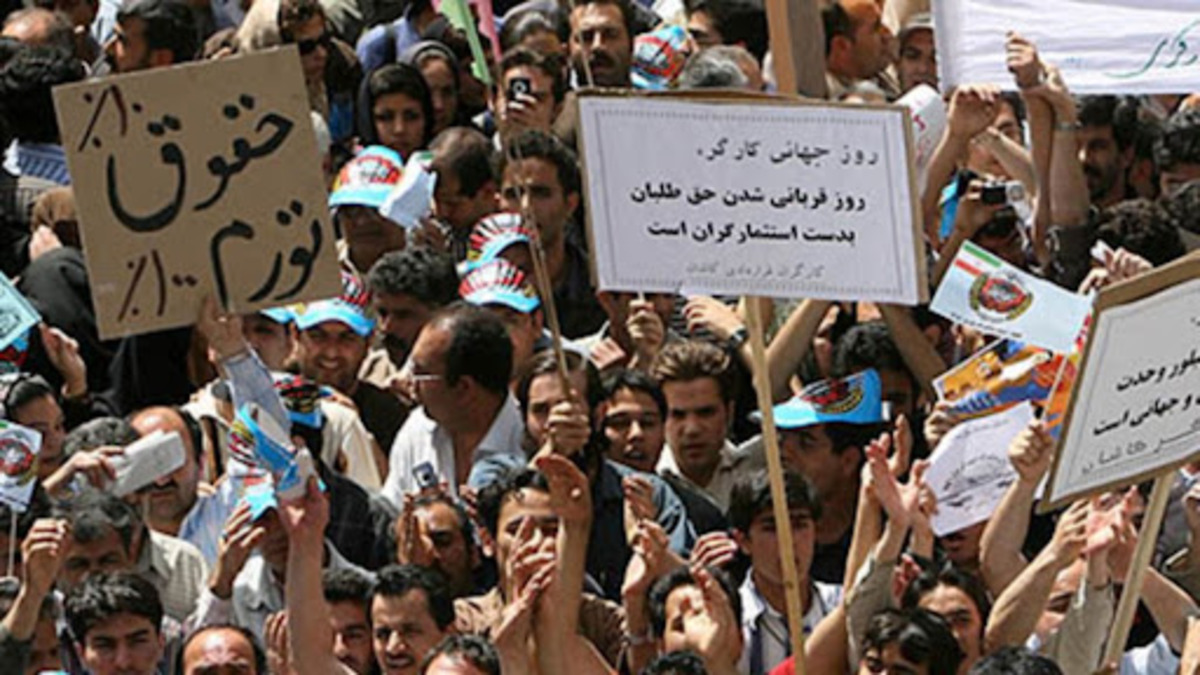 چرا مردم باید شرایط سخت را بپذیرند و تحمل کنند؟ مسئولان از خانوادههای زیر خط فقر خبر دارند؟ چرا مردم باید شرایط سخت را بپذیرند و تحمل کنند؟ مسئولان از خانوادههای زیر خط فقر خبر دارند؟