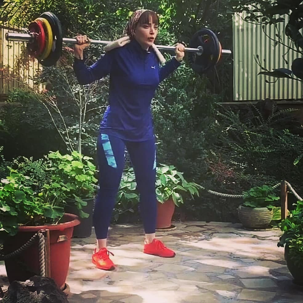 لباس چسبان بهنوش طباطبایی هنگام وزنه برداری + عکس لباس چسبان بهنوش طباطبایی هنگام وزنه برداری + عکس