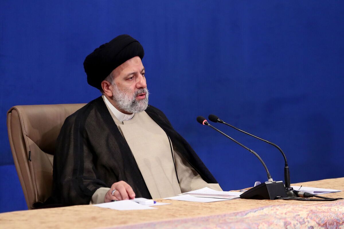 رئیسی: تمام دستگاه‌ها به کاهش روند رشد نقدینگی متعهد باشند