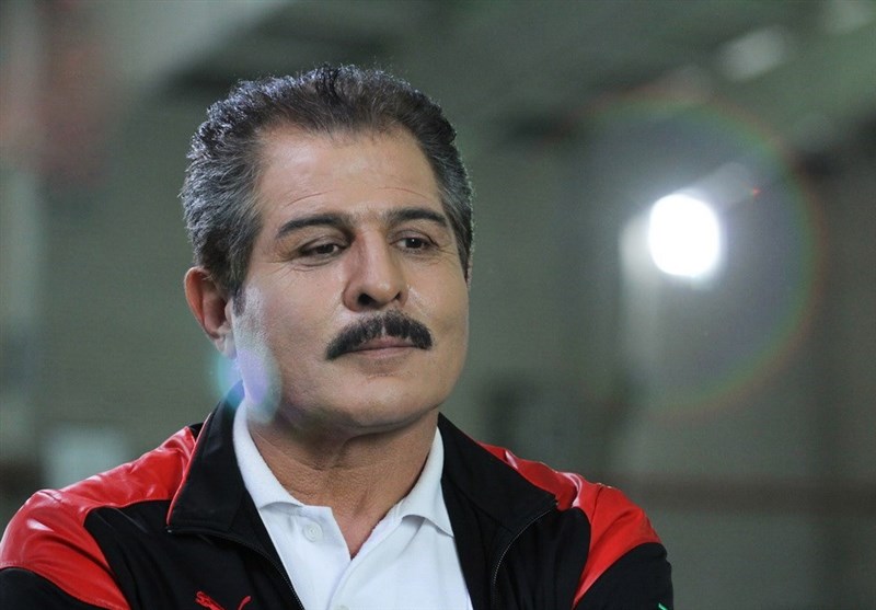 پیشکسوت پرسپولیس پشت علی کریمی درآمد