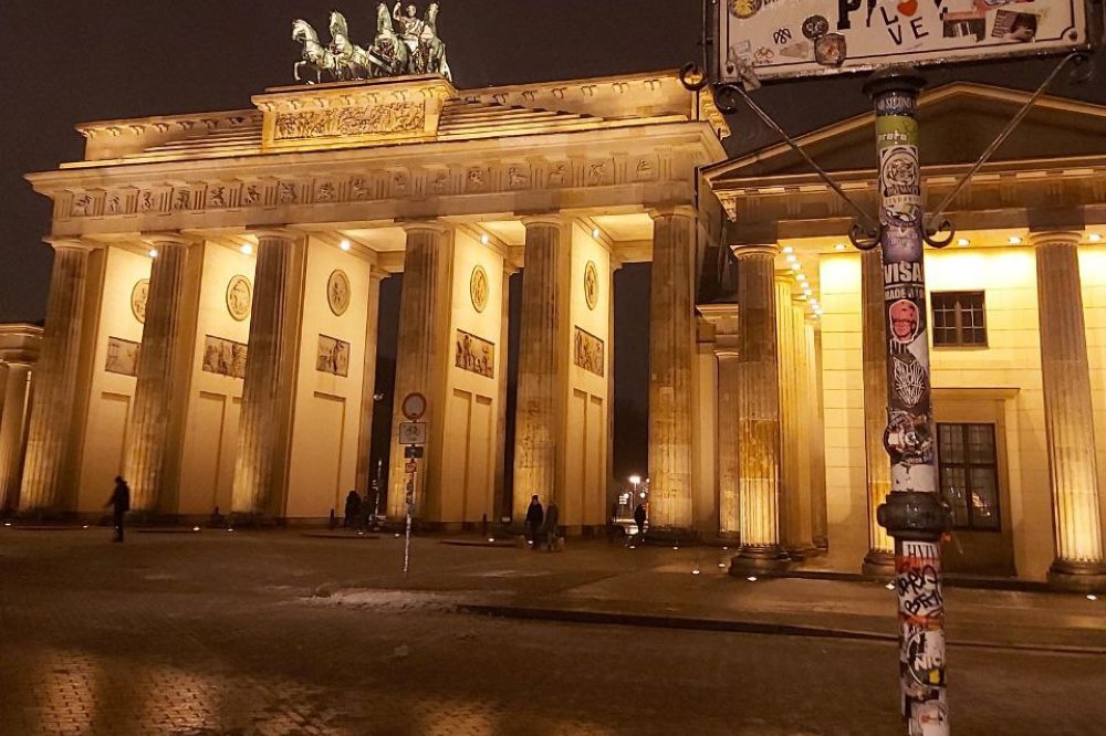 واکسن کرونا قوز بالا قوز برای مهاجرت ایرانیان واکسن کرونا قوز بالا قوز برای مهاجرت ایرانیان