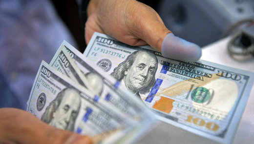 دلار بر ســـر دو راهـــی سقوط و صعود