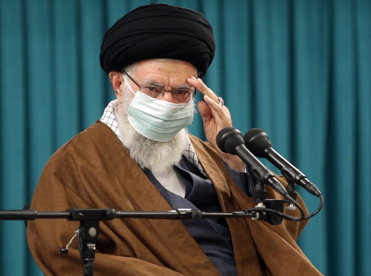 رهبر معظم انقلاب: آمریکا امروز از جایی ضربه می‌خورد که هرگز آن را محاسبه نکرده / رئیس‌جمهور قبلی و فعلی آمریکا دارند