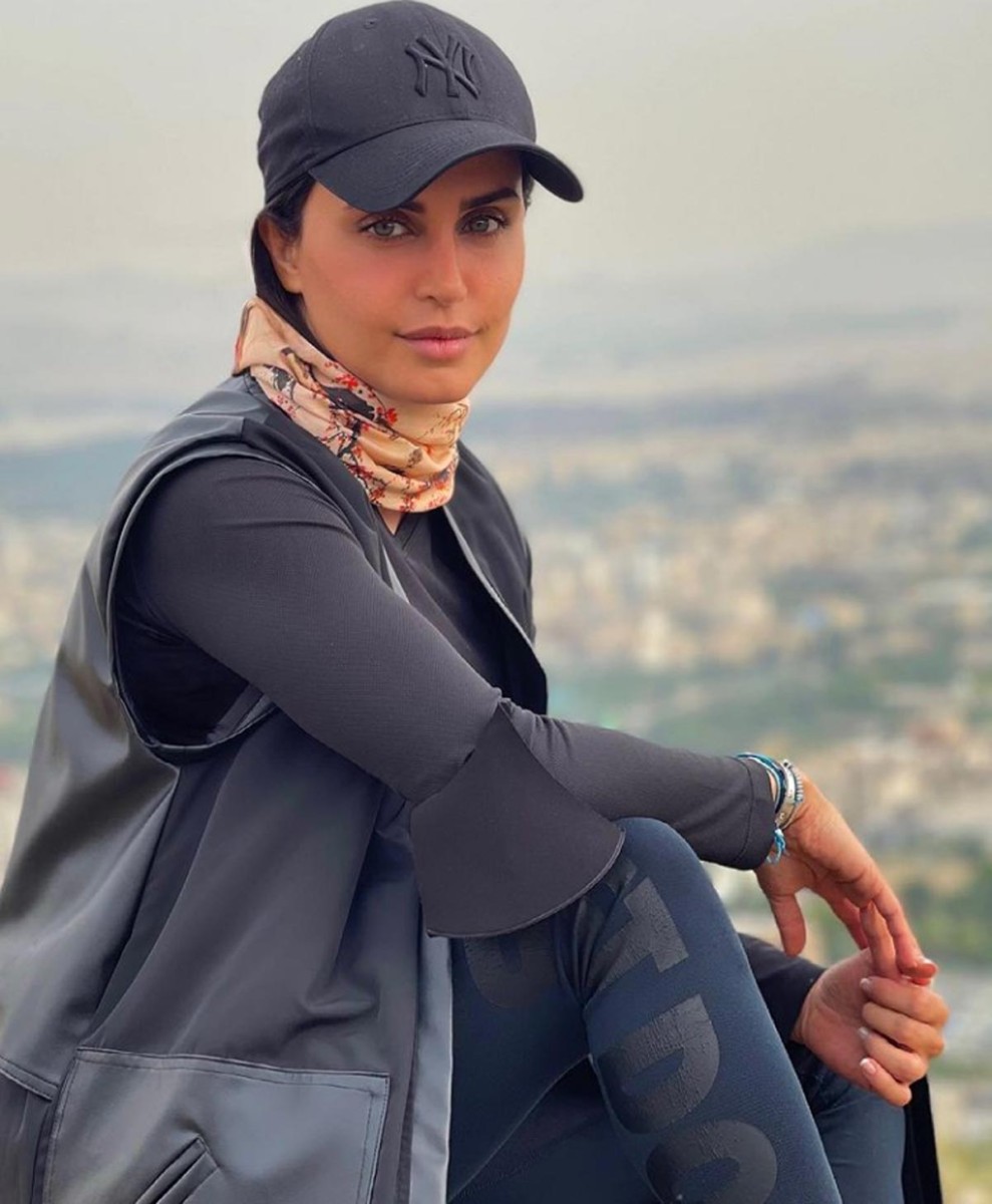 استایل شیک و لاکچری الناز شاکردوست با کلاه + عکس استایل شیک و لاکچری الناز شاکردوست با کلاه + عکس