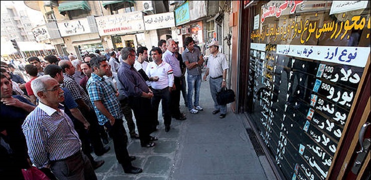 تشکیل صف‌های فروش دلار در فردوسی