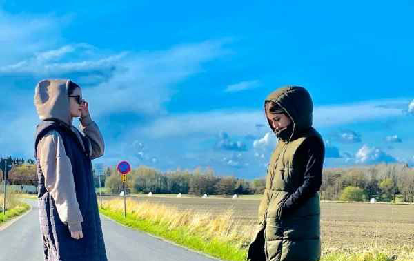 عکسی زیبا از سارا و نیکا در خارج از ایران ! سارا و نیکا در خارج از ایران