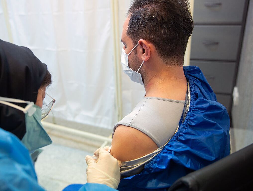 حداقل سن واکسیناسیون کرونا ۵ سال دیگر کاهش یافت / متولدان ۱۳۶۸ و قبل از آن میتوانند ثبت نام کنند حداقل سن واکسیناسیون کرونا ۵ سال دیگر کاهش یافت / متولدان ۱۳۶۸ و قبل از آن میتوانند ثبت نام کنند