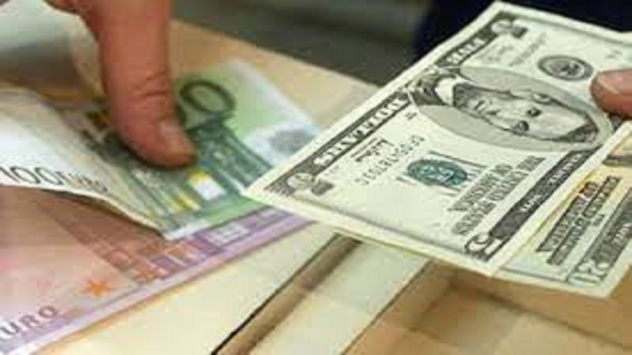 نوسان دلار و یورو در پایان هفته؛