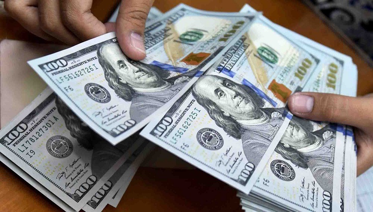 واکنش منفی بازار ارز به کابینه ابراهیم رئیسی/ قیمت دلار به ۳۲ هزار تومان می‌رسد؟