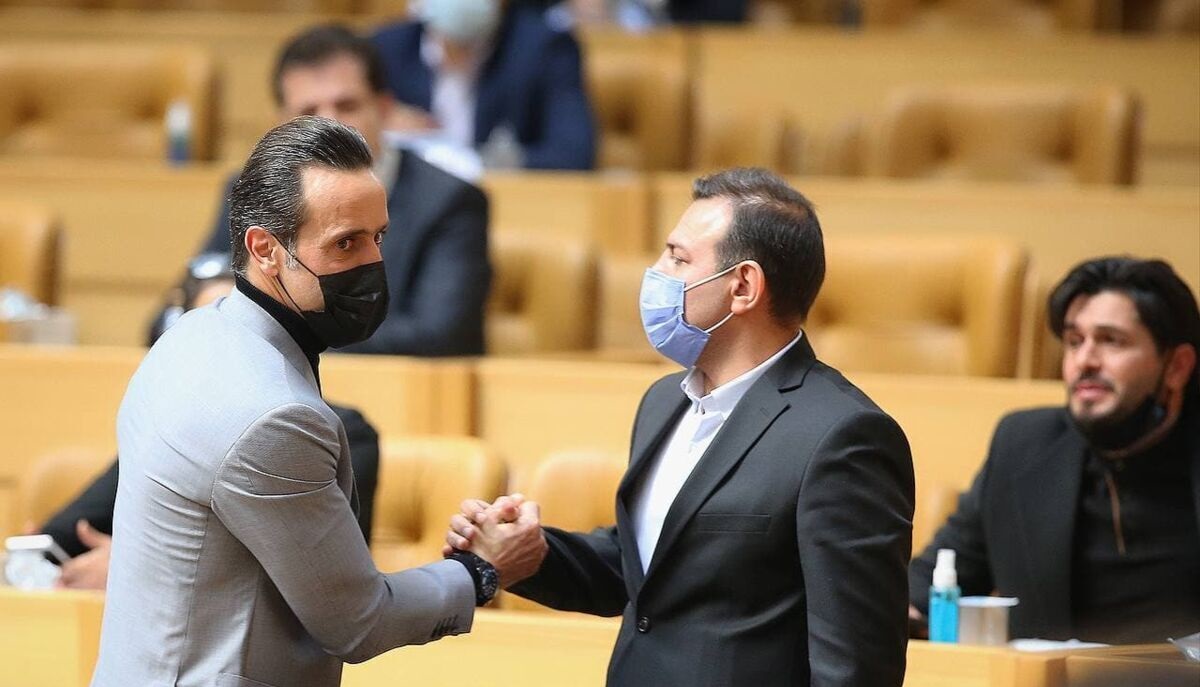 عزیزی خادم جوابگو می شود ؟ همه رکوردهای عجیب رئیس فدراسیون عزیزی خادم جوابگو می شود ؟ همه رکوردهای عجیب رئیس فدراسیون