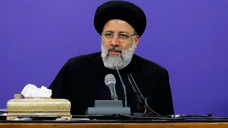 رئیسی:انتقاد از وزرا نباید موجب تضعیف و تخریب و شادی دل بدخواهان شود/دولت هرگز گرفتار حاشیه نخواهد شد