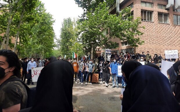 دانشگاه شریف: در ارتباط با وقایع اخیر ۳۳ حکم بدوی برای دانشجویان در کمیته انضباطی صادر شده / از توبیخ کتبی تا دو نیم سال منع موقت از تحصیل