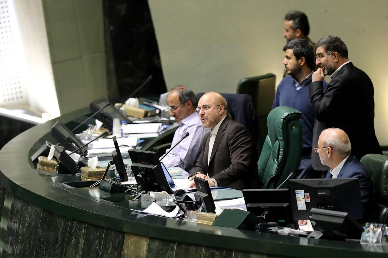 خبرگزاری دولت: نمایندگان ۶ هزار میلیارد تومان کسری بودجه جدید به دولت تحمیل کردند