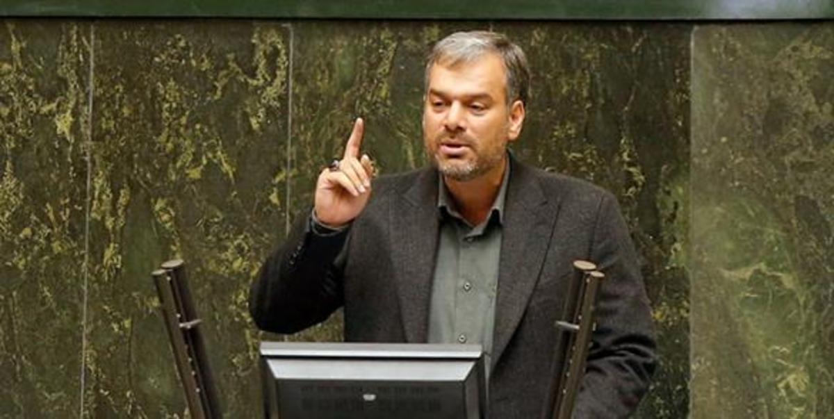 رشیدی کوچی نماینده مرودشت: ممنوعیت واردات آیفون راه را برای قاچاق آن باز می‌کند/ دست‌های پشت پرده ثبت سفارش آیفون درپی سود بیشتر و دلالی هستند
