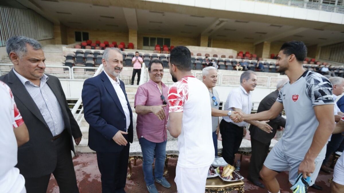 رضا درویش وعده داد : یک مهاجم جذاب در راه پرسپولیس