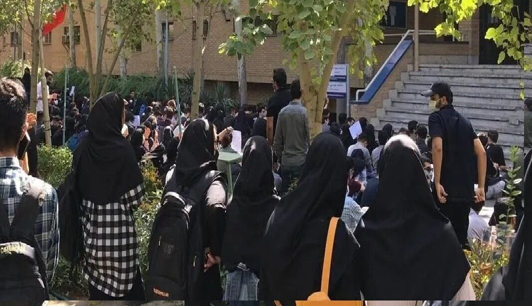 دانشگاه علامه: ۱۵ نفر از دانشجویان بازداشتی آزاد شدند / ۲ دانشجو باقی مانده اند که پیگیر آزادی آنها هستیم