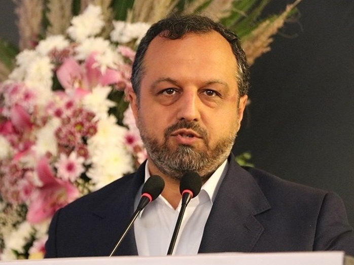 وزیر اقتصاد در مورد دلار ۳۶ هزار تومانی: التهابات کشور و جو روانی، صاحبان سرمایه را ترغیب کرد که پول‌های خود را به دلار تبدیل کنند / اتفاقات اخیر منجر به موج تبدیل دارایی‌ها به ارز و خروج از کشور شد