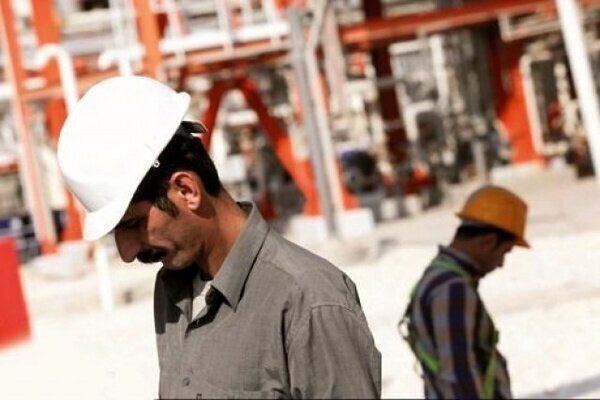وضعیت معیشتی کارگران در بحران است / حداقل دستمزد کارگران اصلاح می‌شود؟