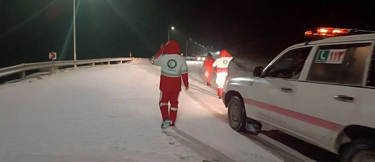 گرفتار شدن بیش از ۱۵ هزار نفر در برف و کولاک ۲۸ استان