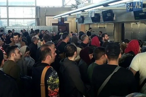 تصویری از فرودگاه امام که خیلیها را به جان هم انداخت! تصویری از فرودگاه امام که خیلیها را به جان هم انداخت!
