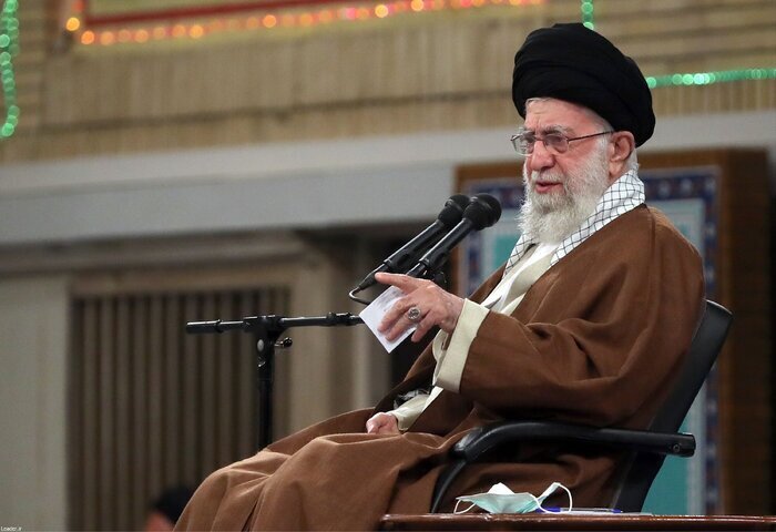 رهبر انقلاب: در برخی مسئولین گذشته فکری وجود داشته که آموزش و پرورش را از دولت جدا کنیم، بدهیم دست بخش‌های خصوصی؛ این برای نابود کردن کشور فکر خوبی است!