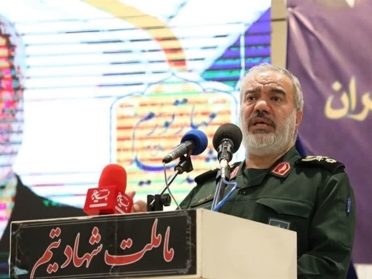 جانشین فرمانده سپاه: سال گذشته بزرگ‌ترین تهاجم علیه ما انجام شد / عده‌ای دنبال پهنای باند بیشتر برای آموزش فرزندانمان بودند؛ ۲ ساعت صرف درس خواندن می‌کردند و بقیه اوقات ذهن‌شان در فضای مجازی در اختیار دشمن قرار می‌گرفت