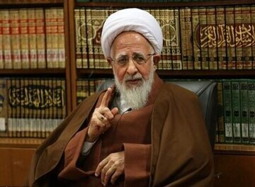 آیتالله جوادی آملی: نمیتوان قرآن دست گرفت و به همه فحش داد / اگر در جامعهای «اختلاس، گرانی و تبعیض» نباشد، مردم به قانون احترام میگذارند آیتالله جوادی آملی: نمیتوان قرآن دست گرفت و به همه فحش داد / اگر در جامعهای «اختلاس، گرانی و تبعیض» نباشد، مردم به قانون احترام میگذارند