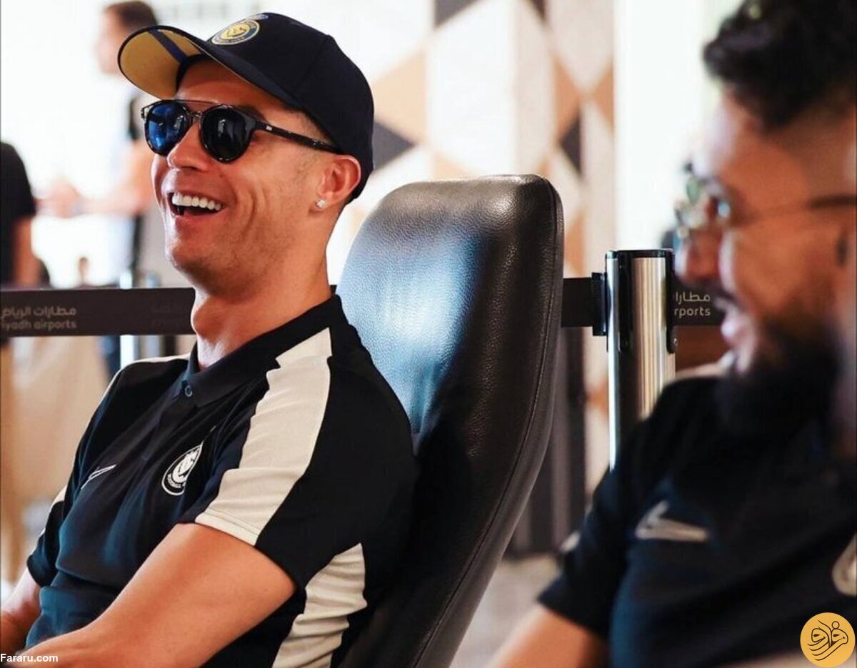 (عکس) اهدای ادکلن یک میلیون و ۷۰۰ هزارتومانی به کریستیانو رونالدو (عکس) اهدای ادکلن یک میلیون و ۷۰۰ هزارتومانی به کریستیانو رونالدو