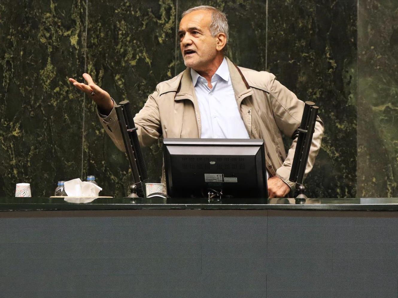 پزشکیان: بسیاری از جوانان نان شب خودشان را نمی‌توانند پیدا کنند، حال این‌ها ازدواج کنند چگونه خانه با این کرایه‌ها پیدا کنند؟ / آن‌هایی که کار دارند هم نمی‌توانند زندگی کنند