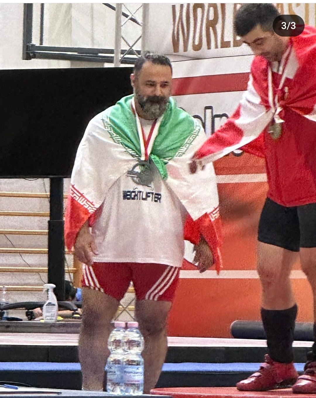 جنجال عکس یادگاری ورزشکار ایرانی با نماینده اسرائیل جنجال عکس یادگاری ورزشکار ایرانی با نماینده اسرائیل