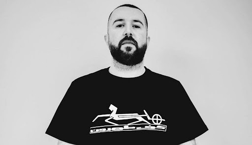 ویدئویی از اجرای خیابانی سهراب ام‌جی در تهران!