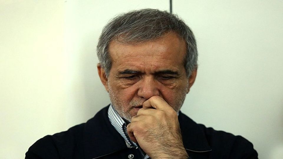 پزشکیان: من اگر نظام را قبول ندارم اینجا چه غلطی می‌کنم؟/ نه بچه‌هایم خارج‌اند نه برای کسی سیسمونی می‌گیریم