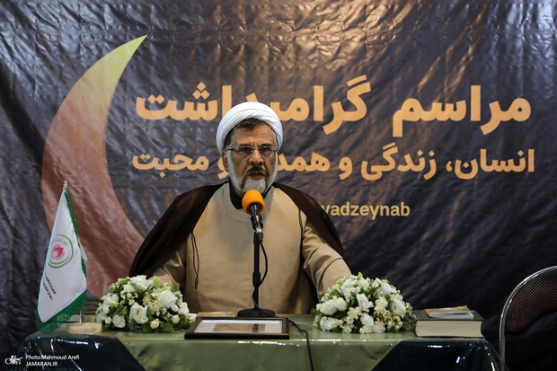 فاضل میبدی: در جامعهای که عدالت اجتماعی قوام نداشته باشد، دین هیچ معنایی نمیدهد/ یکی از ارکان مهم حفظ هر حکومت، دقت روی بیتالمال است/ جایی که سفره خالی است، ایمان نخواهد آمد فاضل میبدی: در جامعهای که عدالت اجتماعی قوام نداشته باشد، دین هیچ معنایی نمیدهد/ یکی از ارکان مهم حفظ هر حکومت، دقت روی بیتالمال است/ جایی که سفره خالی است، ایمان نخواهد آمد