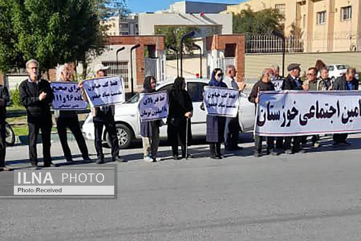 بازنشستگان دست به تجمع زدند/ درخواست فوری برای اصلاح متناسب سازی حقوق ها بازنشستگان دست به تجمع زدند/ درخواست فوری برای اصلاح متناسب سازی حقوق ها