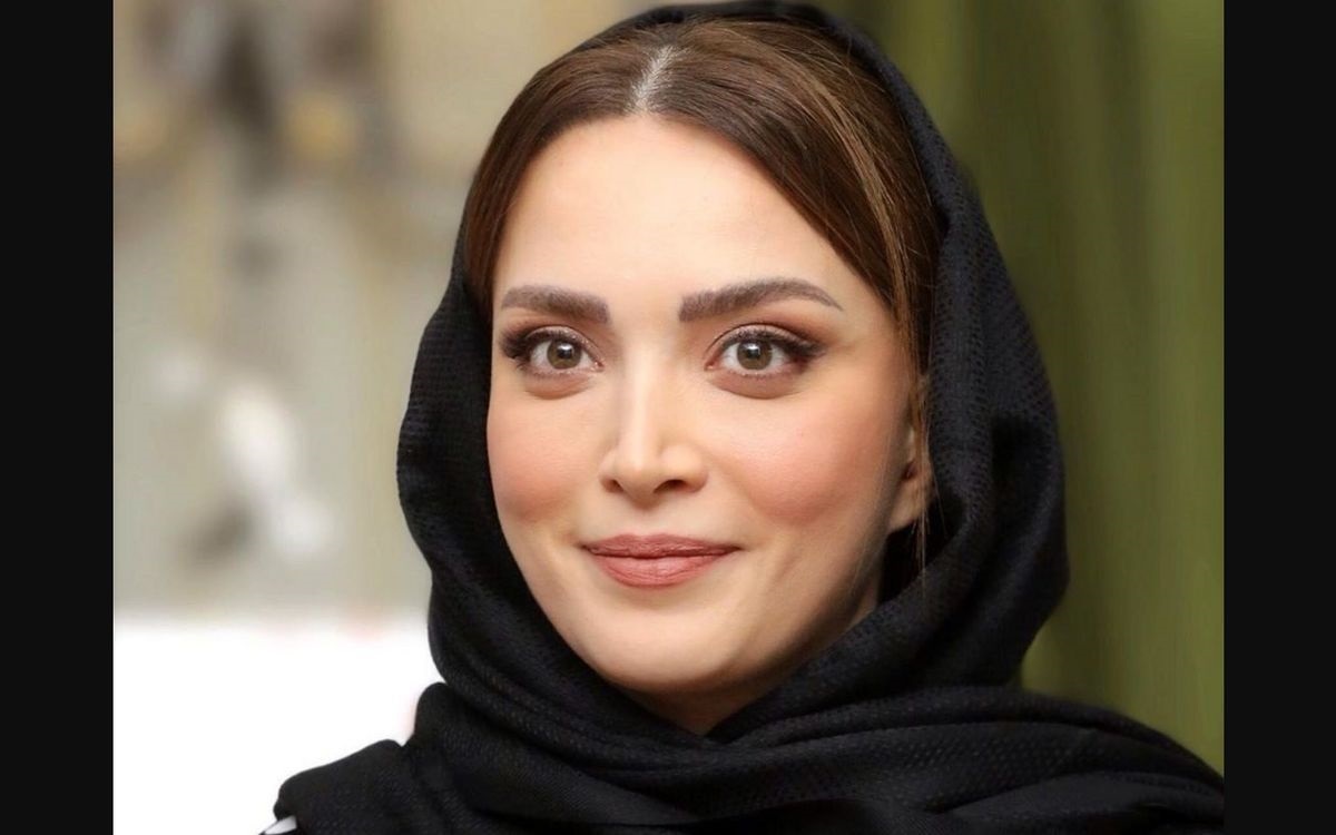 گریه های بهنوش طباطبایی در جشن امضای رضا گوران گریه های بهنوش طباطبایی در جشن امضای رضا گوران