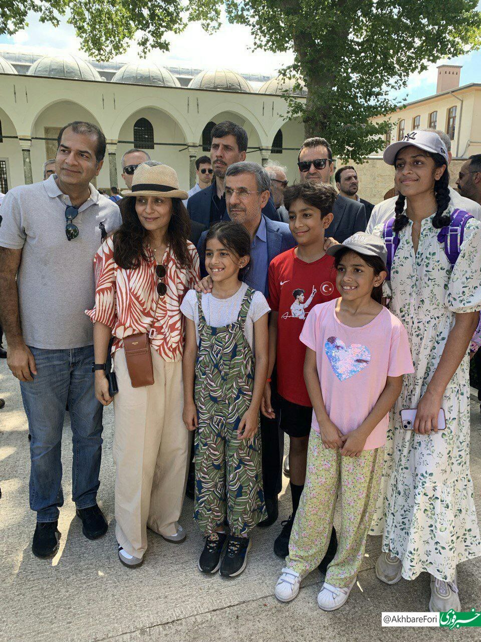 عکس یادگاری احمدینژاد در ترکیه پربازتاب شد