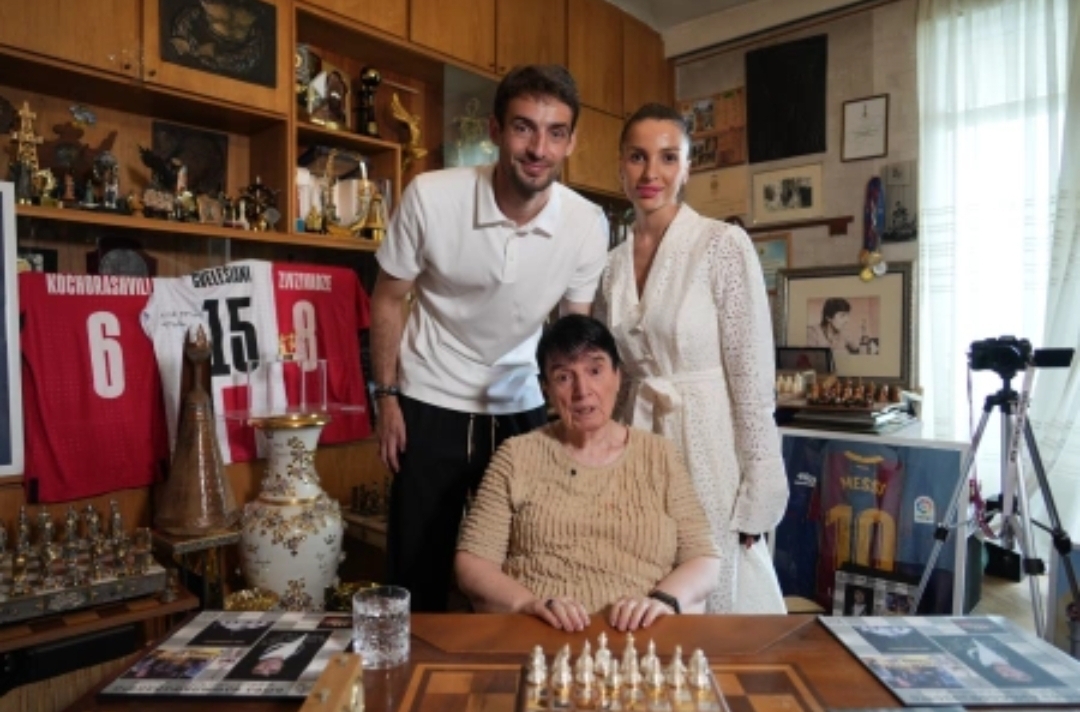 دیدار مدافع پرسپولیس با استادبزرگ شطرنج جهان!