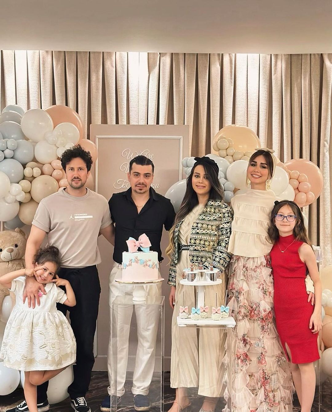آقای بازیگر و خانوادهاش در جشن تعیین جنسیت