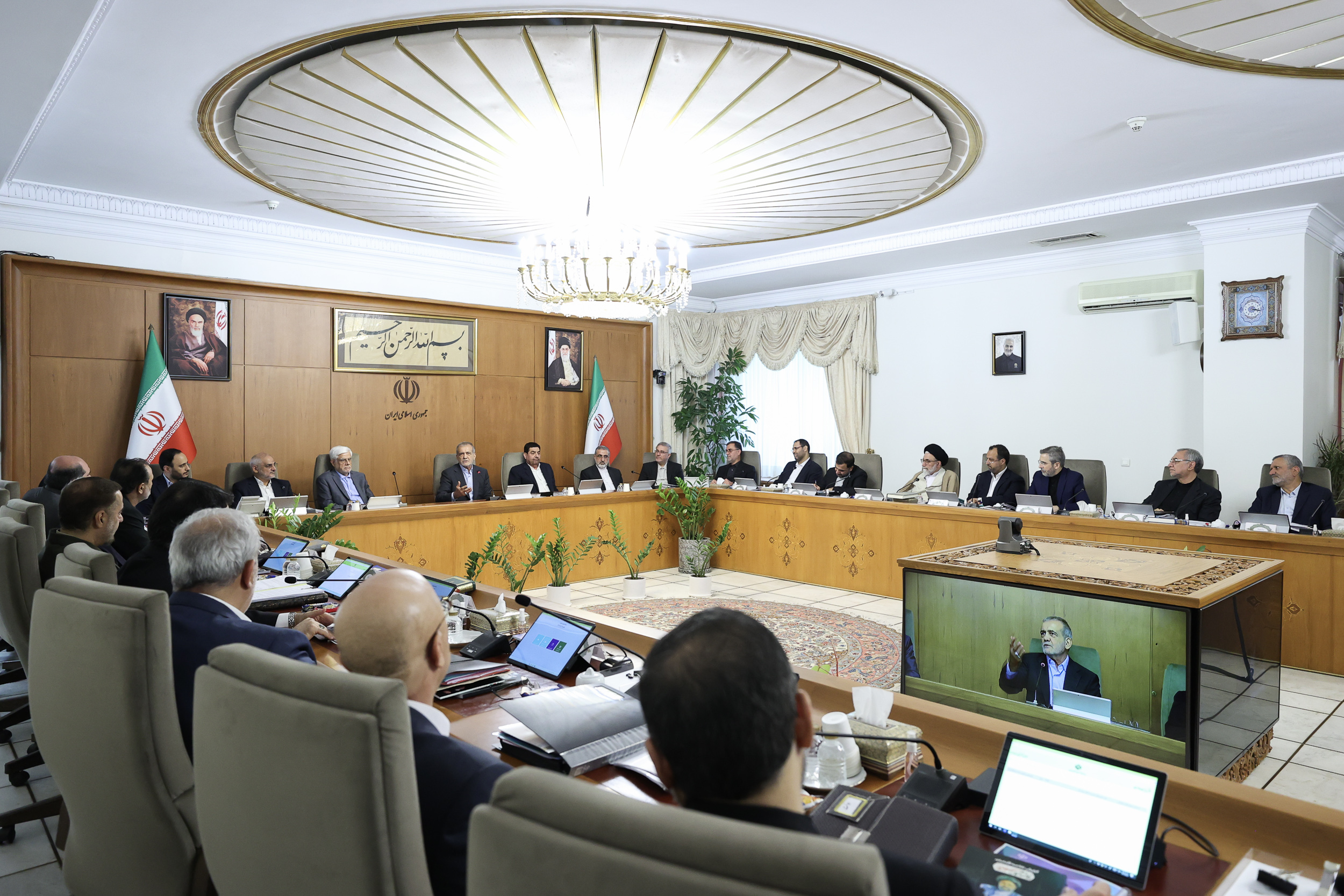 پزشکیان رسما بر صندلی ابراهیم رئیسی تکیه زد