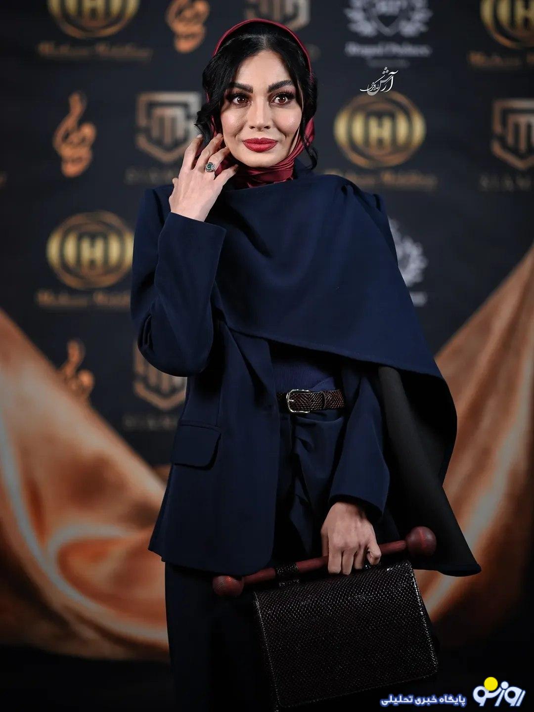 صحرا اسدالهی همراه با کیفی با دسته‌های گوشت کوبی!