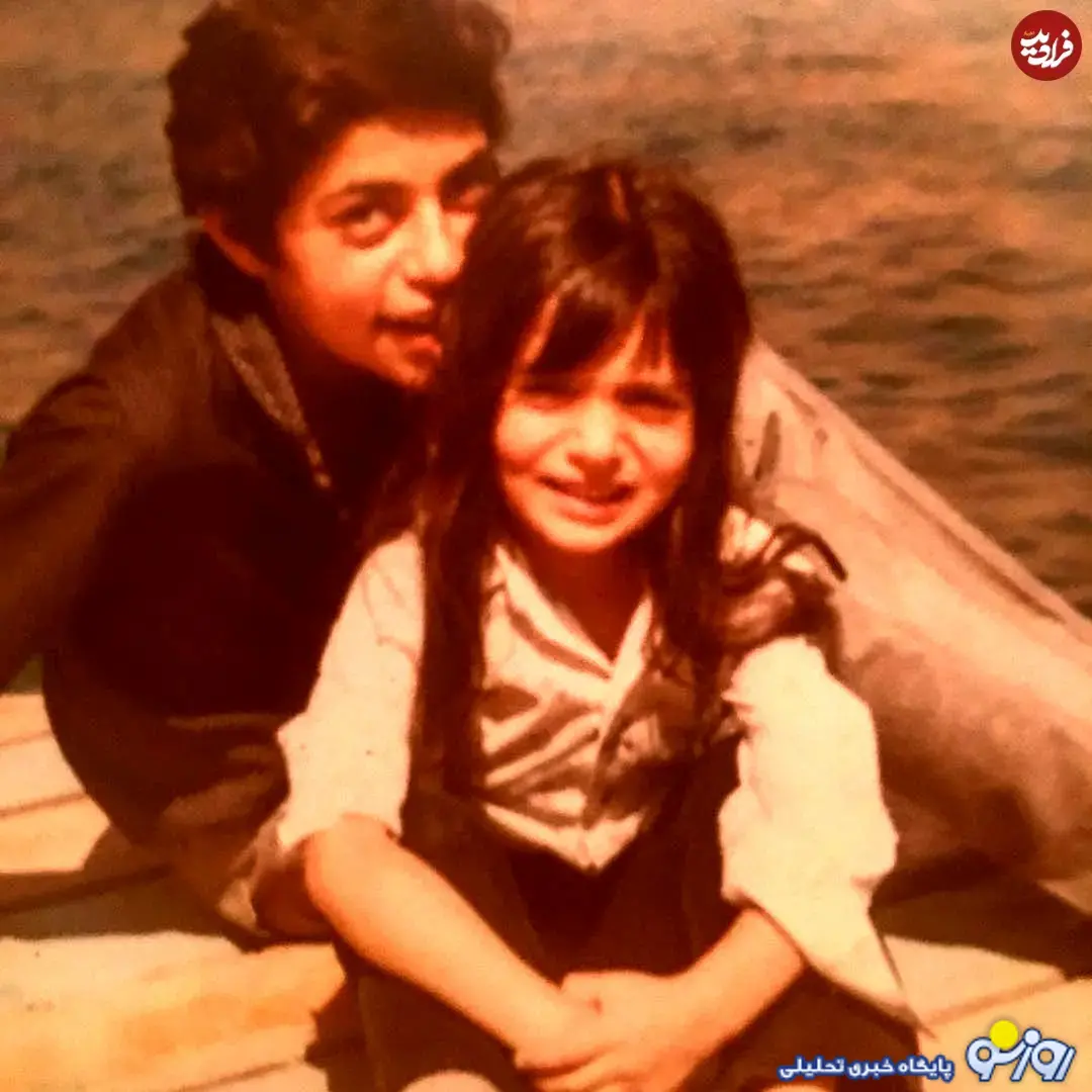 عکسی از نگار فروزنده کوچک در کنار برادرش