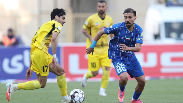 غیبت ادامهدار مهران احمدی؛ هافبک استقلال به دیدار با سپاهان نمیرسد غیبت ادامهدار مهران احمدی؛ هافبک استقلال به دیدار با سپاهان نمیرسد