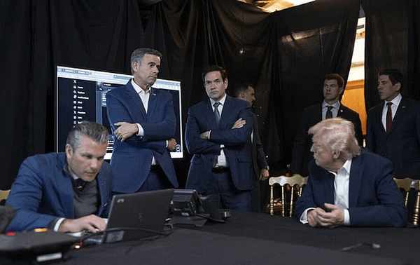 سیانان: ترامپ هنوز تصمیمی درباره ایران نگرفته است سیانان: ترامپ هنوز تصمیمی درباره ایران نگرفته است