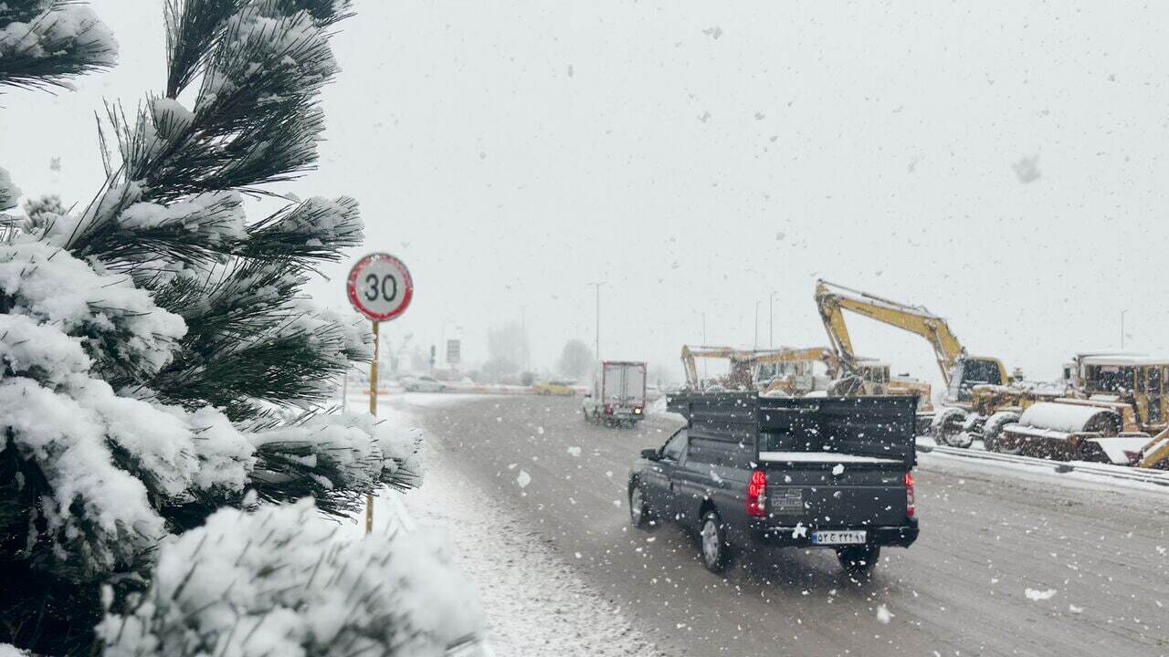 وضعیت جادهها و راهها، امروز ۶ اسفند ۱۴۰۴؛ بارش برف و باران در جادههای ۱۰ استان/ ترافیک نیمه سنگین در محورهای پر تردد منتهی به پایتخت وضعیت جادهها و راهها، امروز ۶ اسفند ۱۴۰۴؛ بارش برف و باران در جادههای ۱۰ استان/ ترافیک نیمه سنگین در محورهای پر تردد منتهی به پایتخت