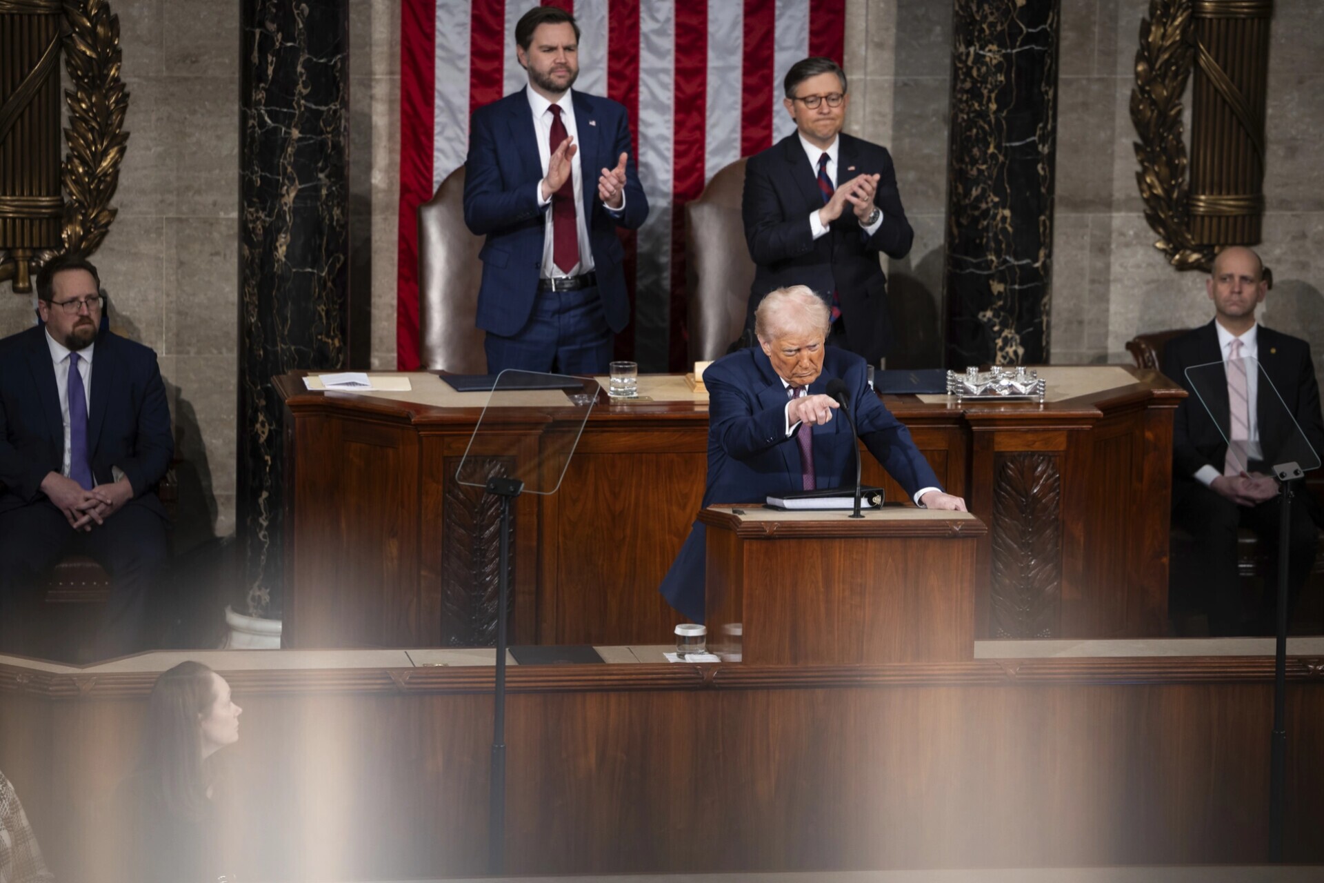 ۸ نکته کلیدی از سخنرانی سالانه ترامپ؛ از موشکهای قارهپیمای ایران تا اهدای مدال افتخار به یک نظامی به خاطر نقش او در عملیات بازداشت مادورو ۸ نکته کلیدی از سخنرانی سالانه ترامپ؛ از موشکهای قارهپیمای ایران تا اهدای مدال افتخار به یک نظامی به خاطر نقش او در عملیات بازداشت مادورو
