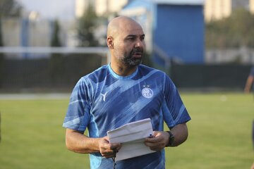 سهراب پنجمین بازیکن استقلال را هم خط زد! سهراب پنجمین بازیکن استقلال را هم خط زد!