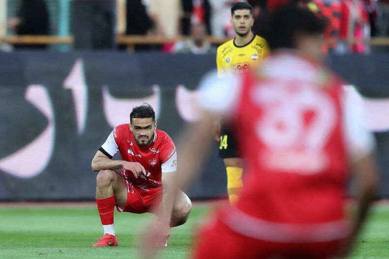 دلخوری کادرپزشکی پرسپولیس از ستاره ملی پوش این تیم/ او مانند ورزشکار حرفهای رفتار نمیکند! دلخوری کادرپزشکی پرسپولیس از ستاره ملی پوش این تیم/ او مانند ورزشکار حرفهای رفتار نمیکند!